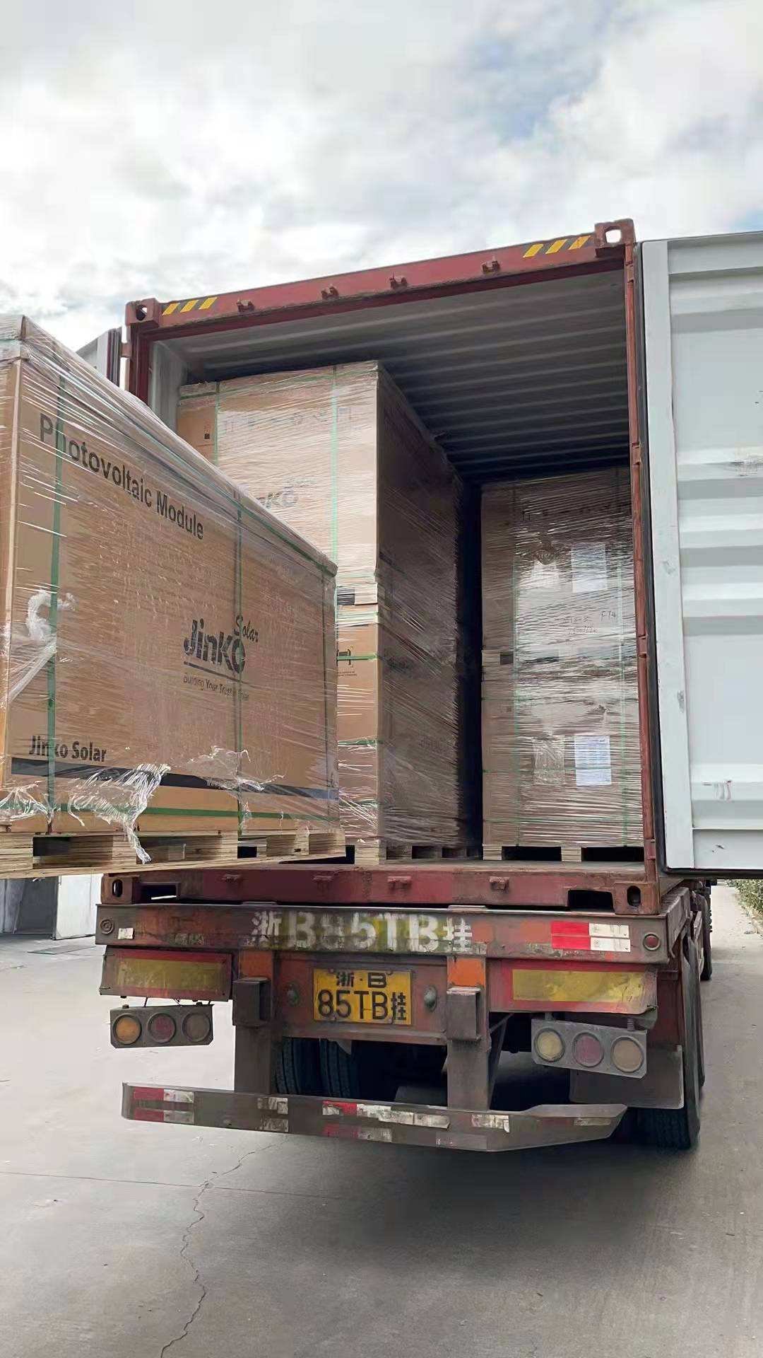 Jinko Tiger Pro 72HC 565w,570w,575w,580w,585w - صورة Jinko Tiger Pro 72HC 565w,570w,575w,580w,585w - صورة 2